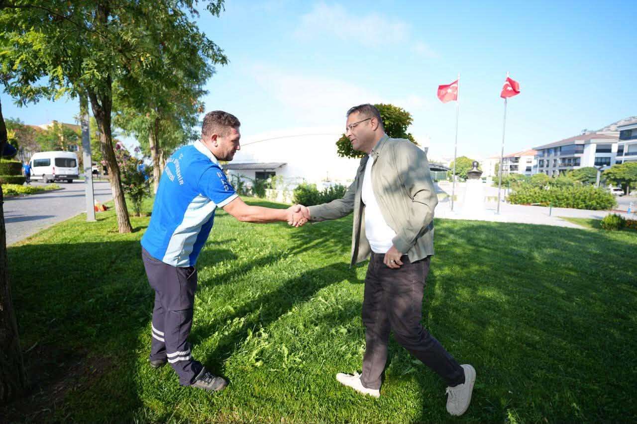 Muğla Büyükşehir Belediyesi Genel Sekreteri Tayfun Yılmaz Sahada Belediye Personeliyle Buluştu 2